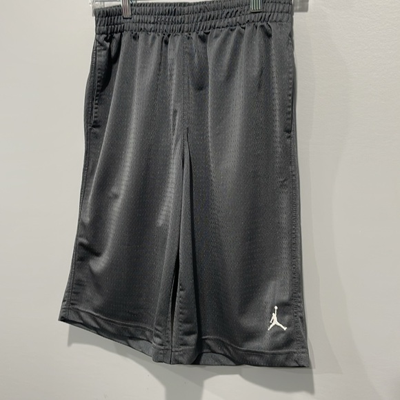 Boy’s size large Air Jordan basketball shorts 11” inseam gray - Picture 2 of 8